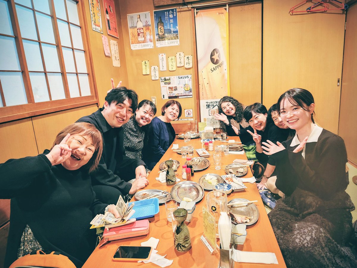 ensembleFlowEF's tweet image. 今日はツリーも素敵な田園調布せせらぎ館で定演に向け練習✨🎄✨ここから3週連続追い込み練🔥スペインだ佐賀だと忙しくてかまってくれなかった #相澤直人 先生と、やっと飲みに行けました😂熱燗をしっぽりと🍶💕前回は寂しくて、みんなビール+メガハイボール３杯くらいしか飲めませんでしたからー🥺💔