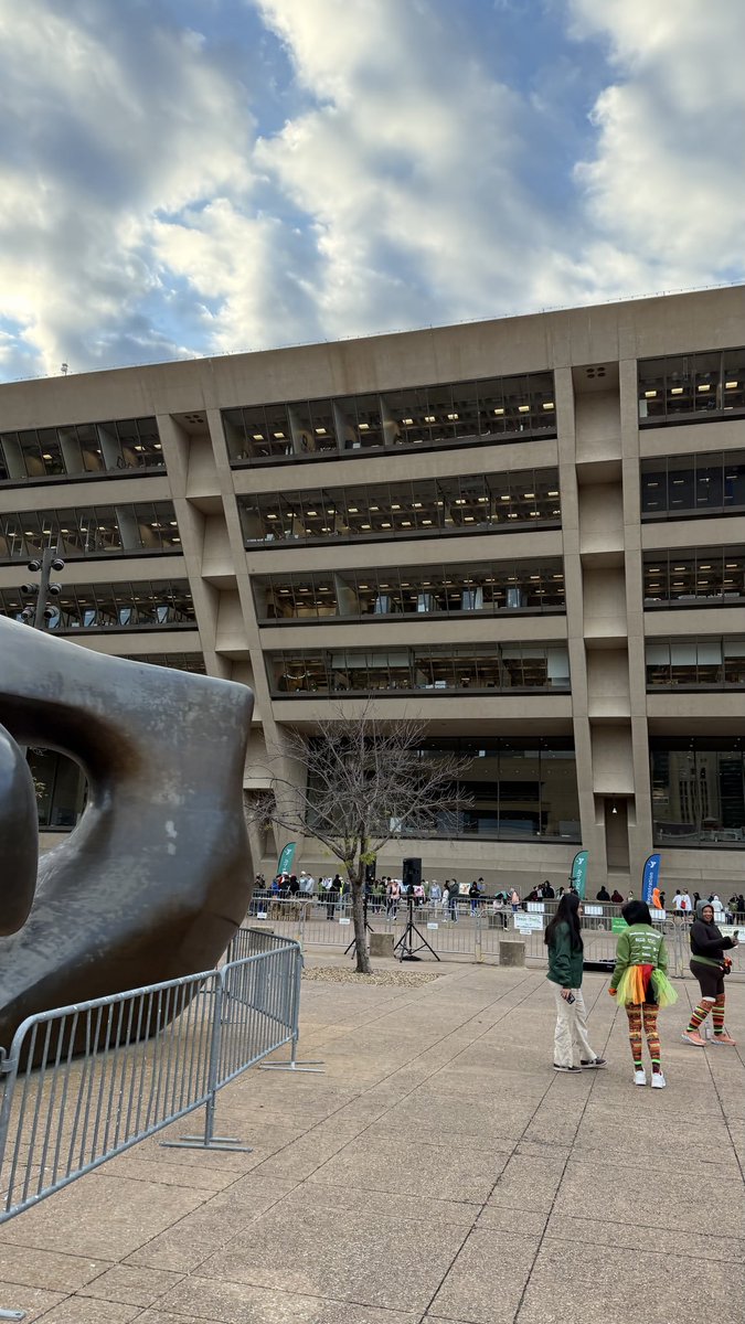 krbosher's tweet photo. 58th Dallas Turkey Trot is happening at City Hall with the RunWithShirley group ! I M Pei building is needing repairs! https://t.co/gg2Od5RO8L