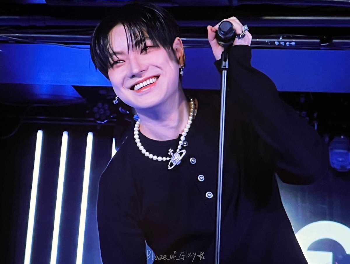 Blaze_0925's tweet photo. 251127 HANSE JAPAN LIVE 2025 WINTER preview

🪐❤️‍🔥

#한세 #도한세 #HANSE #DOHANSE #ハンセ #ドハンセ https://t.co/GL0QZNWxTo