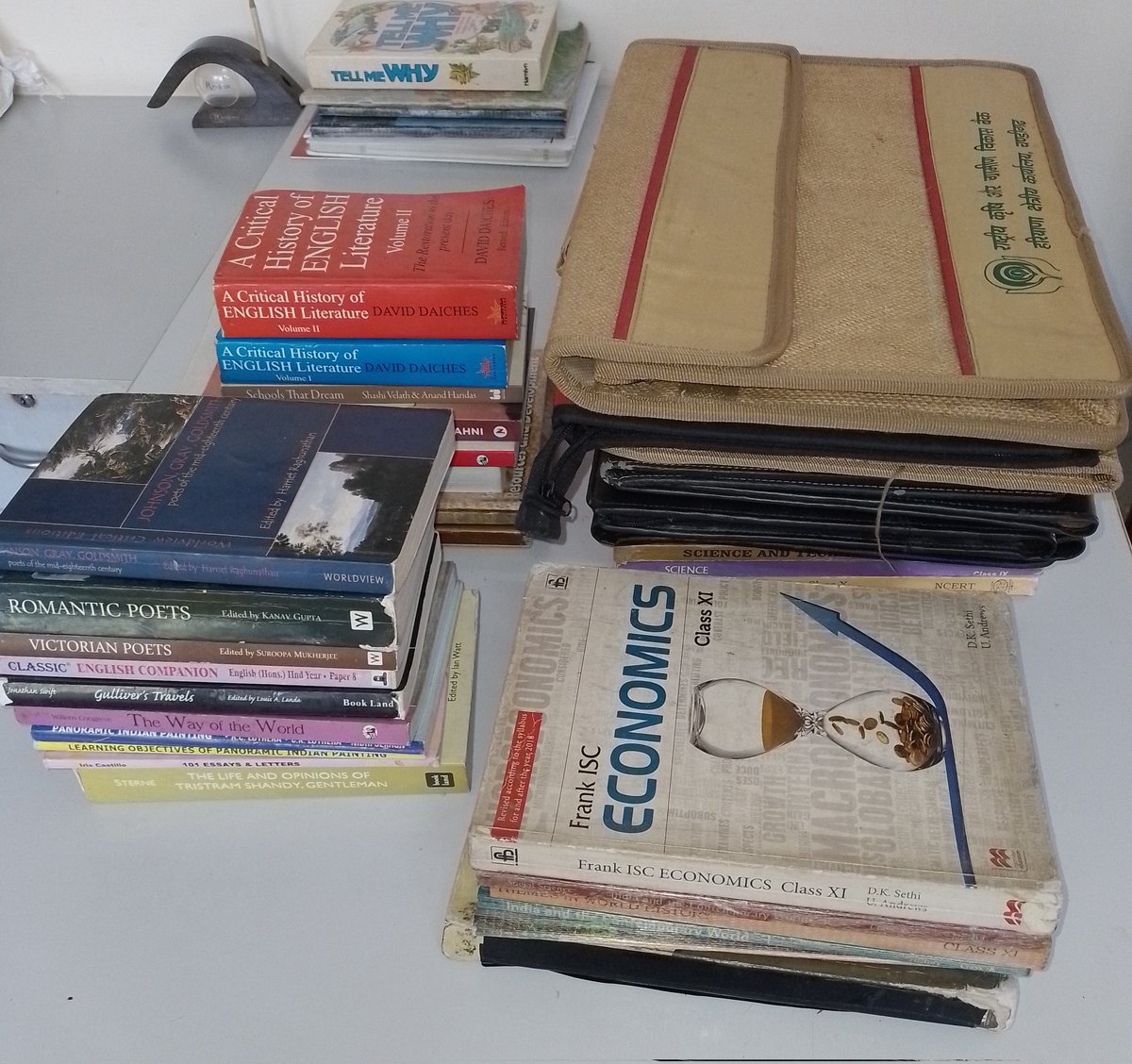 RajeevR1972's tweet image. Every Action of Ours Should Strengthen the Constitution!!

Today donated books and file covers to Aruna Asaf Ali Trust, which imparts free education to children from deprived social groups!!

Be Responsible! Be Inclusive!!

#thursdaymotivation