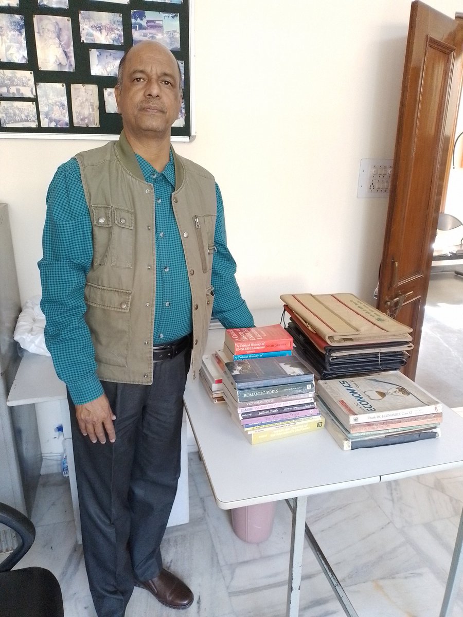 RajeevR1972's tweet image. Every Action of Ours Should Strengthen the Constitution!!

Today donated books and file covers to Aruna Asaf Ali Trust, which imparts free education to children from deprived social groups!!

Be Responsible! Be Inclusive!!

#thursdaymotivation