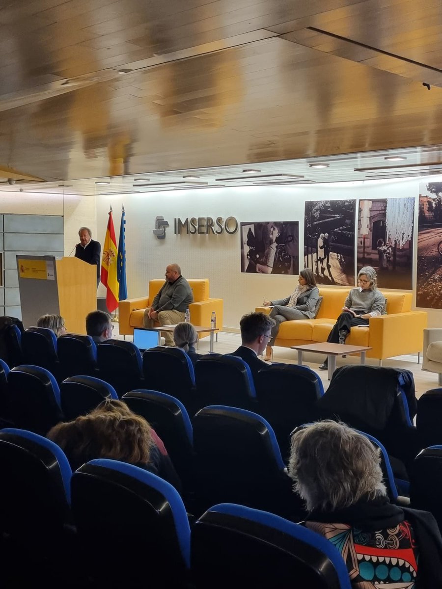 FPilares's tweet image. Finalizan las jornadas organizadas por Fundación Caser y Fundación Pilares hoy 27 de noviembre
En ellas hemos reafirmado lo esencial: cuidados de calidad, eficaces y sostenibles deben situar la dignidad y los derechos de las personas en el centro.

#Cuidados #Sostenibilidad #AICP