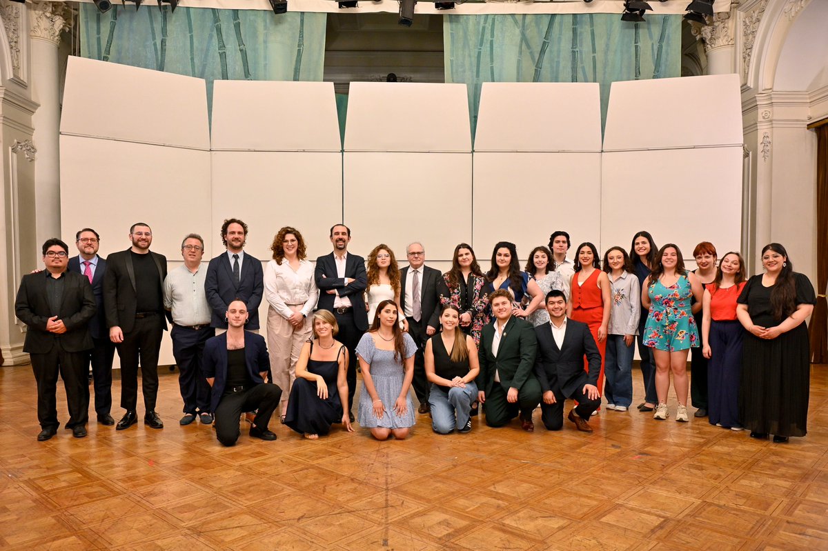 FIbanezAtkinson's tweet image. Con una audición en @MunicipaldeStgo cerramos la fase distrital de la Laffont Competition en Sudamérica. Una instancia donde se seleccionaron 5 cantantes líricos: José Andrés Muñoz, Camila Romero, Valeria Delmé, Maia Aramburú y Lucía González. ¡Felicidades!👏