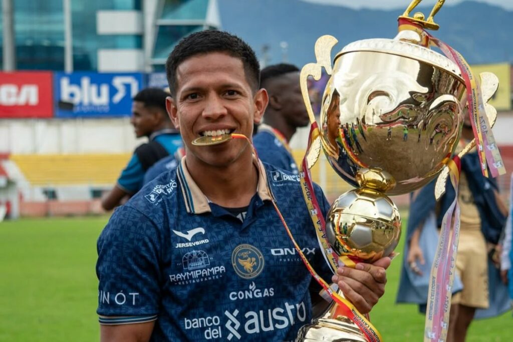 PBLSebastian's tweet image. El jugador del #CuencaJrs, #JesúsPreciado, fue absuelto en el proceso por presunto amaño de partidos y recuperó su habilitación deportiva 
El jugador está disponible para el encuentro del sábado frente a #Mineros por el #AscensoNacional 
Confirma Esteban Coellar en @radialvision