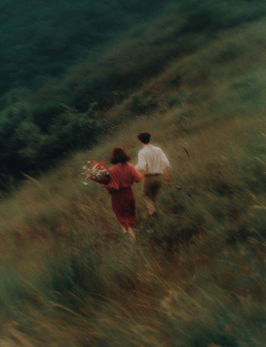 Türkçenin en ince temennisidir: 

Allah lâyığını versin.

Lâyık, liyâkat ile aynı kökten. Kişiye uygun olan, hak edilen şey demektir. 

Lâyığını bulmak, insanın hak ettiği şeyle karşılaşmasıdır. İyinin iyiyle, kötünün kötüyle. 

İnsanın lâyığı, kalbine denk düşendir.