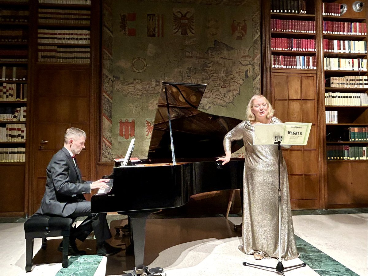 È stato un grande piacere di ascoltare le compsizioni di G. Martucci, R. Wagner, A. Mahler e, a sorpresa, di compositori estoni eseguite dagli meravigliosi Aile Asszonyi 🇪🇪 (soprano) e Toomas Kaldaru 🇪🇪 (pianoforte) presso il Forum Austriaco di Cultura a Roma.