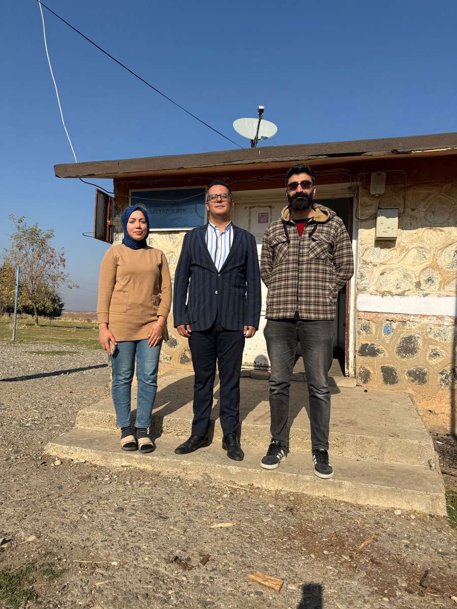 İlçe Milli Eğitim Müdürümüz Yusuf GÜZEL, Salyazı İlkokulunu ziyaret ederek öğretmen ve öğrencilerimizle bir araya geldi.

<a href="/cinarkaymakamlk/">T.C. Çınar Kaymakamlığı</a> 
<a href="/Z_Erdogan53/">Zikrullah ERDOĞAN</a> 
<a href="/Diyarbakirmem/">Diyarbakır İl Millî Eğitim Müdürlüğü</a> 
<a href="/sadoglu_salih/">Salih Sadoğlu</a> 
<a href="/ysf_gzl_/">YUSUF GÜZEL</a>