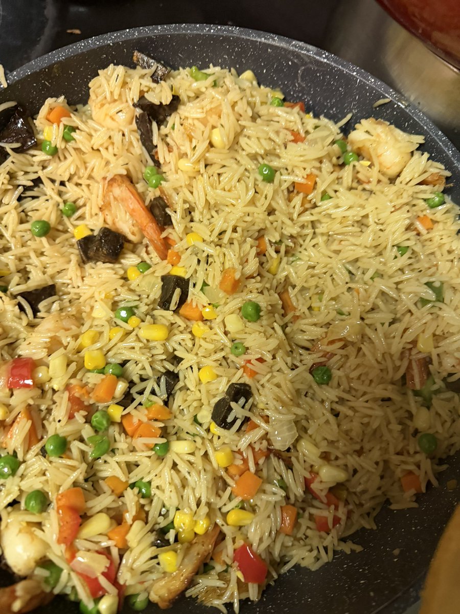 rundriveng's tweet image. You can’t go wrong with fried rice made with Basmati rice 🍚. 

Na here I Dey since yesterday 

Happy Thanksgiving 🦃🍁 to you all.
