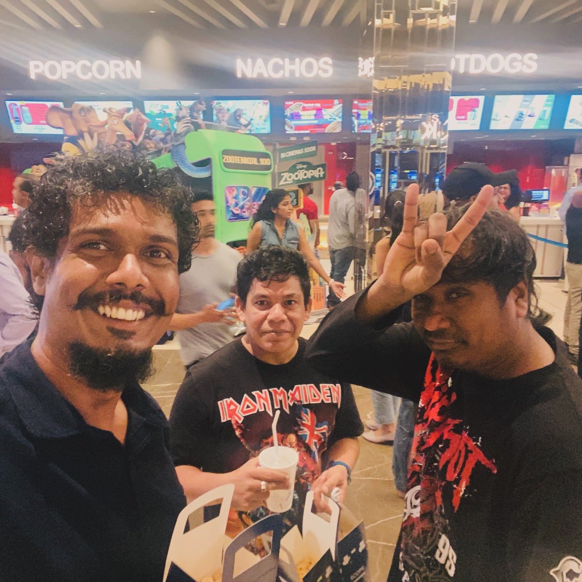 samp_c's tweet image. When the squad enters the Badlands, only vibes survive. 😎🔥
.
#PredatorBadlands #Predator #IMAXExperience #MovieNightSL #SquadVibes #CineLife #Movie #Friends #ActionMovieNight #BadlandsVibes #MovieTime #Colombo #SriLanka