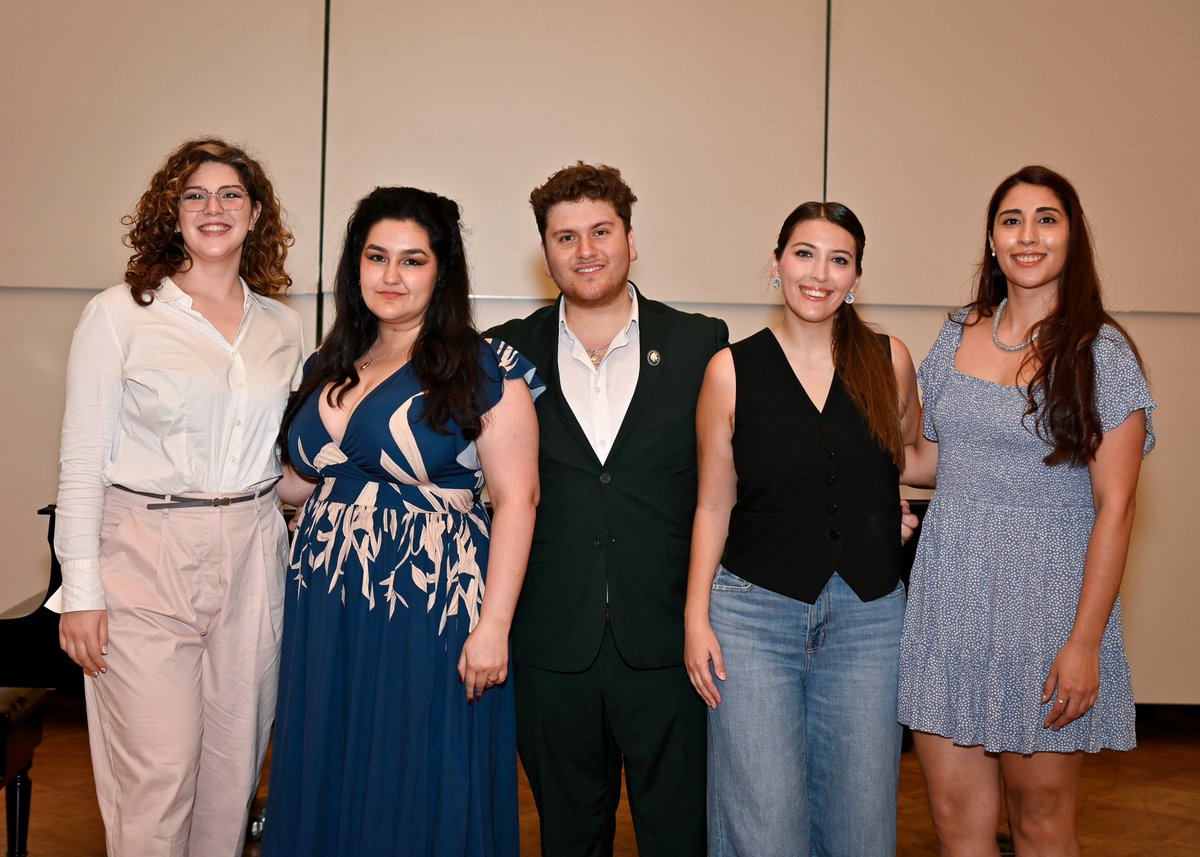 FIbanezAtkinson's tweet image. Con una audición en @MunicipaldeStgo cerramos la fase distrital de la Laffont Competition en Sudamérica. Una instancia donde se seleccionaron 5 cantantes líricos: José Andrés Muñoz, Camila Romero, Valeria Delmé, Maia Aramburú y Lucía González. ¡Felicidades!👏