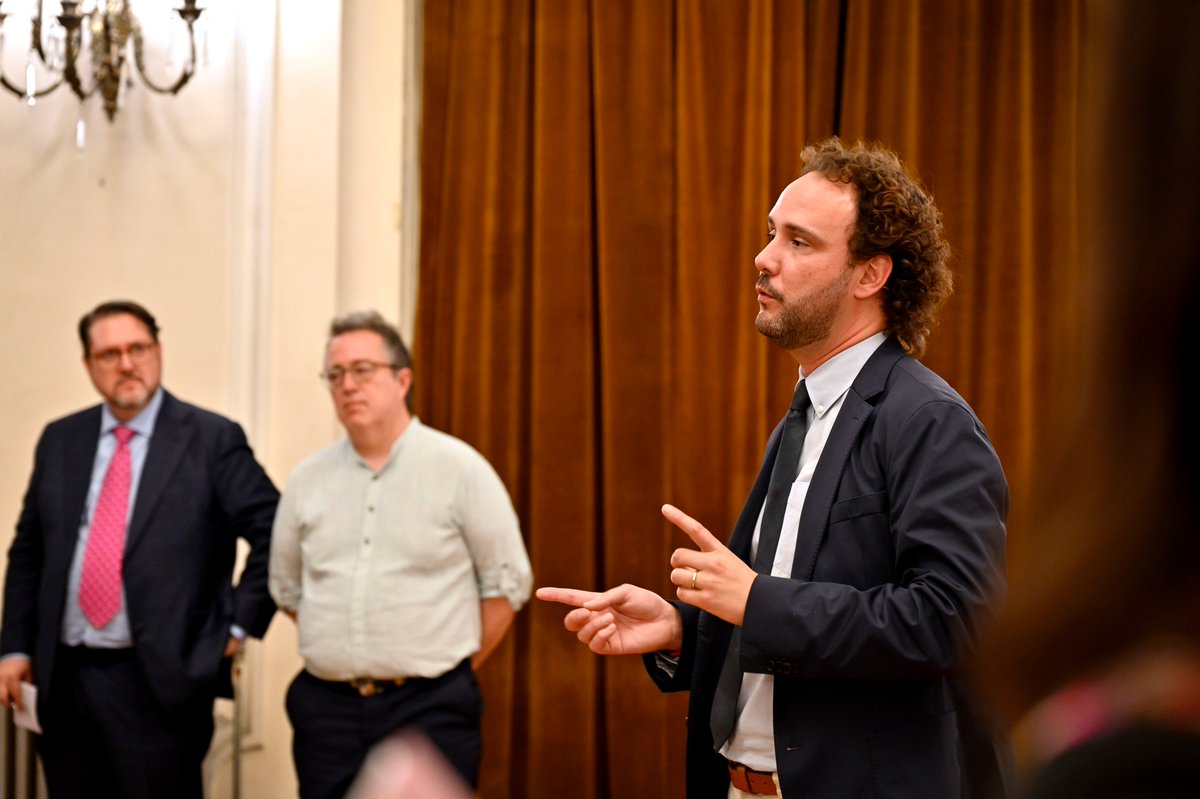 FIbanezAtkinson's tweet image. Con una audición en @MunicipaldeStgo cerramos la fase distrital de la Laffont Competition en Sudamérica. Una instancia donde se seleccionaron 5 cantantes líricos: José Andrés Muñoz, Camila Romero, Valeria Delmé, Maia Aramburú y Lucía González. ¡Felicidades!👏