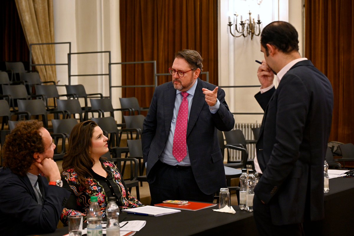 FIbanezAtkinson's tweet image. Con una audición en @MunicipaldeStgo cerramos la fase distrital de la Laffont Competition en Sudamérica. Una instancia donde se seleccionaron 5 cantantes líricos: José Andrés Muñoz, Camila Romero, Valeria Delmé, Maia Aramburú y Lucía González. ¡Felicidades!👏