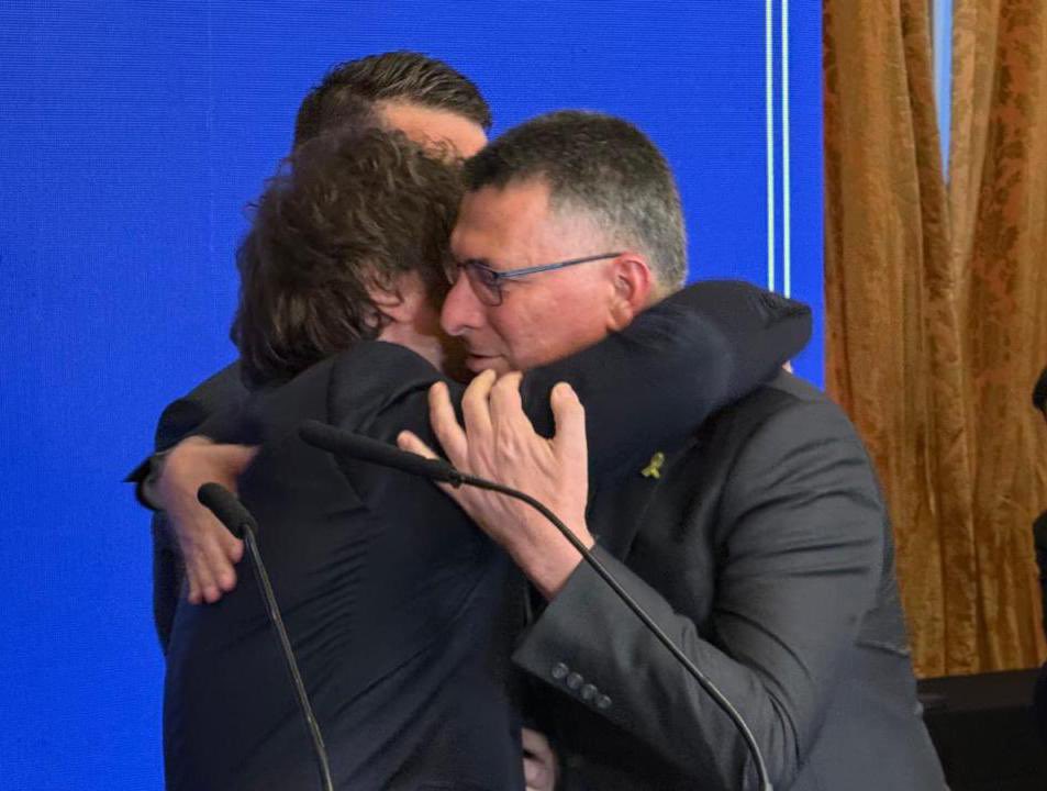 gidonsaar's tweet image. La elección del presidente Javier Milei fue un doble milagro: para Argentina y para el pueblo judío.

Su victoria en las elecciones parlamentarias del mes pasado fue un paso importante para consolidar su gobierno y encaminar a Argentina por la senda correcta.

Su amor por el…