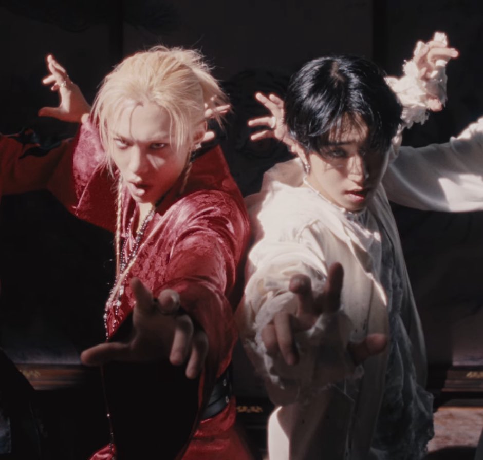 sunllmn's tweet image. omegas who slick together stick together