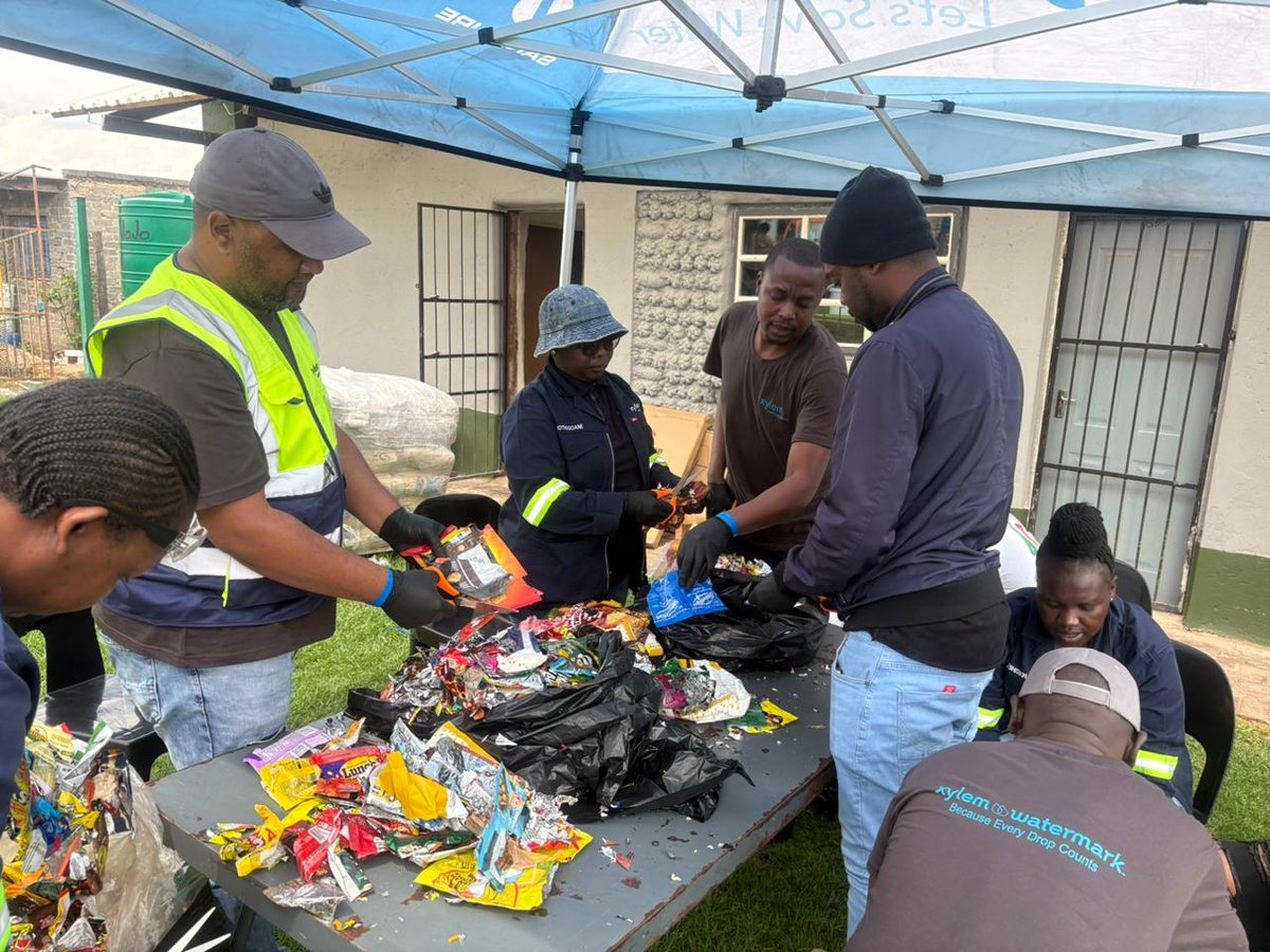 XylemAfrica's tweet image. Today, Xylem staff teamed up with Khensani’s Collection to create over 1,000 ecobricks from plastic waste, building classrooms &amp;amp; community resilience! 

Proud to create lasting impact in education and the environment. 

#XylemAfrica #Letssolvewater #WaterSolutions #Watermark
