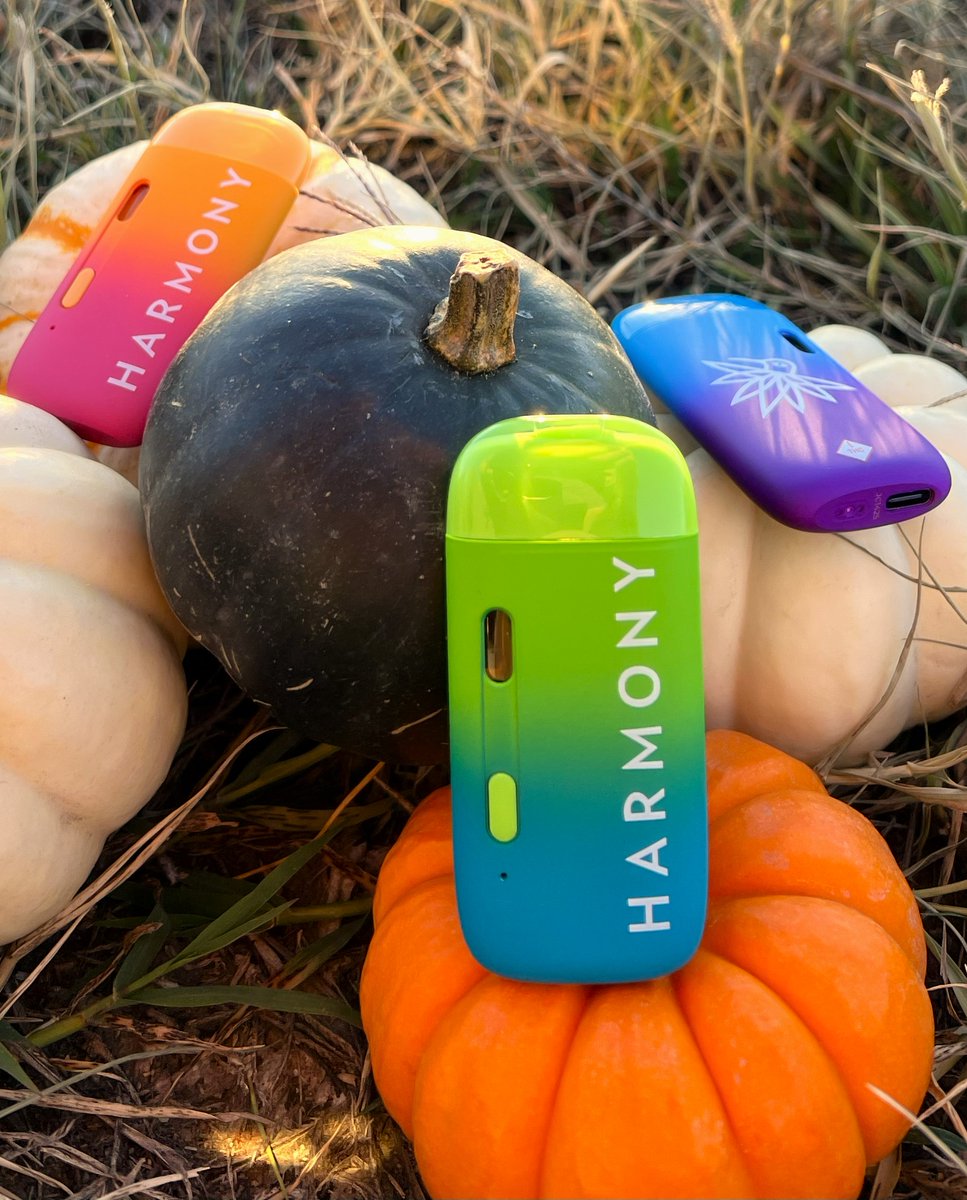 harmonyextracts's tweet photo. Happy #danksgiving from Harmony! Hope you're celebrating with your loved ones (especially the cool cousin who likes long walks). https://t.co/06QzDlIGpG