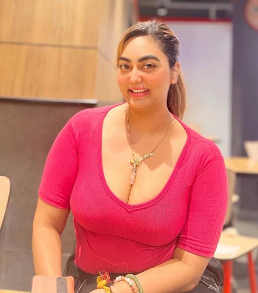 BoxCooking's tweet photo. @AnilYadavmedia1 Ye baat to sahi hai ye salman khan se ek baar mili hai jiske baad se karisma hazarika ko log janne lage rahi baat reach ki social media pe reach ke liye log kuch bhi karte hai kya tum nahi karte https://t.co/BMWzFw5bO8