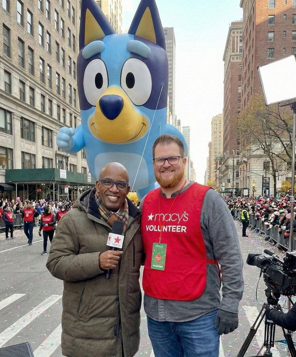 CyberShiftTech's tweet image. 🦃 Happy Thanksgiving from Cyber Shift Technologies!

Having a little fun today — pretty sure I wasn’t actually in the Macy’s Parade… but if Cyber Shift ever needs a balloon handler, I think I’ve got the look 😂

Grateful for our amazing customers, partners, and community. Wishi