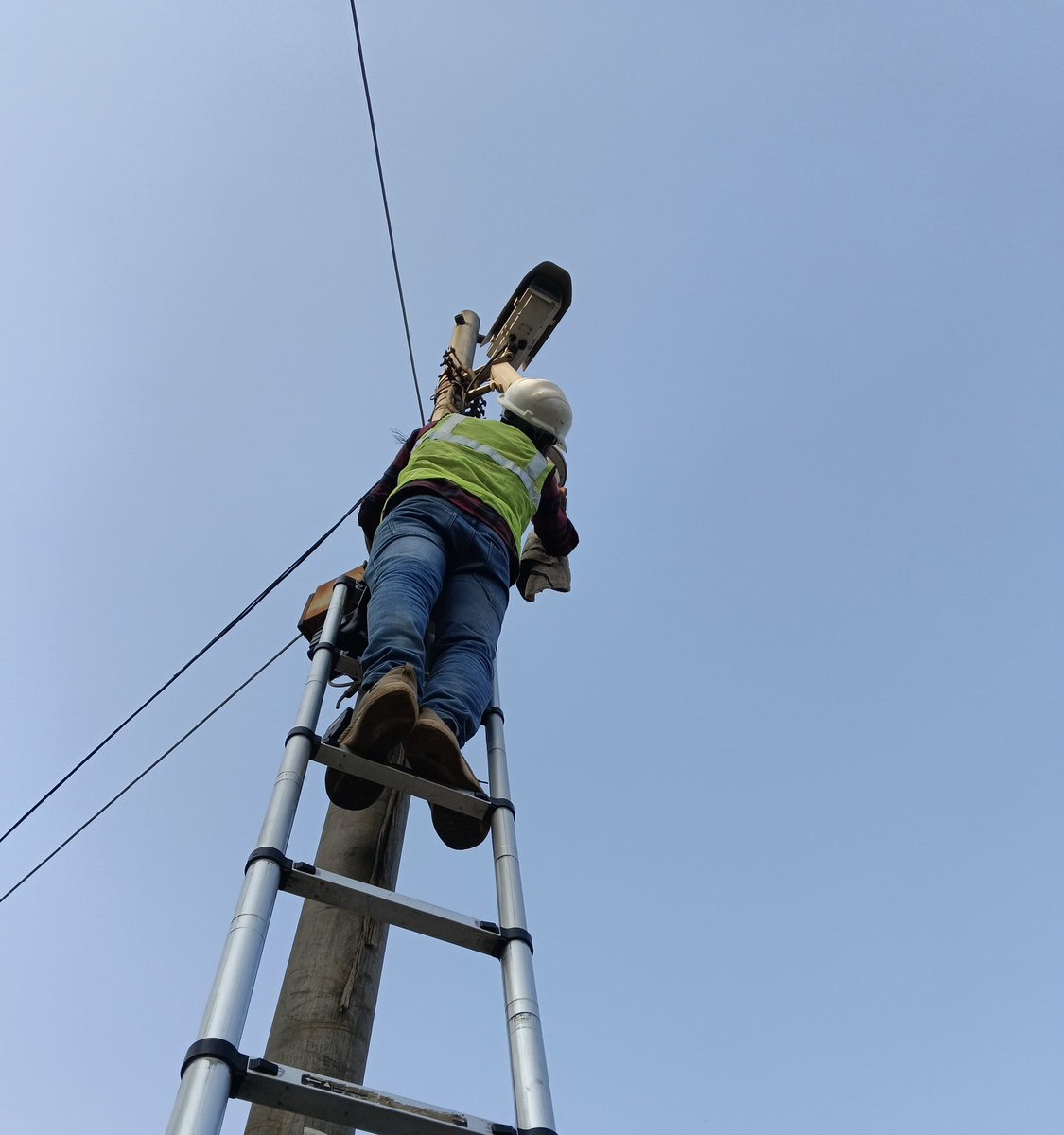 BSCL_BBSR's tweet image. Our Cameras and CCTV systems are diligently operated to ensure safety and smart surveillance. Your security is our priority.

#SmartSurveillance #CitySafety #CCTVMonitoring