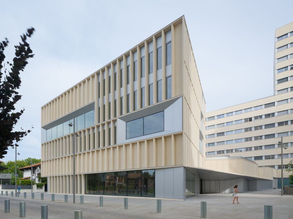 afasiaarq's tweet image. #OFS architects  ift.tt/FkPjONL | posted by afasia | daily entries on contemporary art and architecture #afasiaarchzine #afasiaarq | 

Civivox Salesianos Civic Center . Pamplona OFS architects . photos: © Pedro Pegenaute The construction of a new…