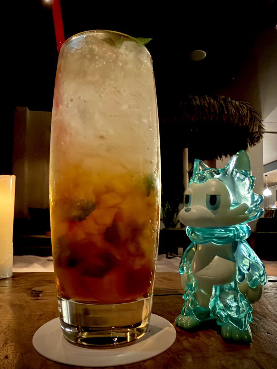 Gulden_Draak's tweet image. 美ら海で海を眺める。
大志を抱く。
砂浜カフェでまったり。
新たな炭酸仲間を見つめる。

#おおかみくん 
#あらいきりこ