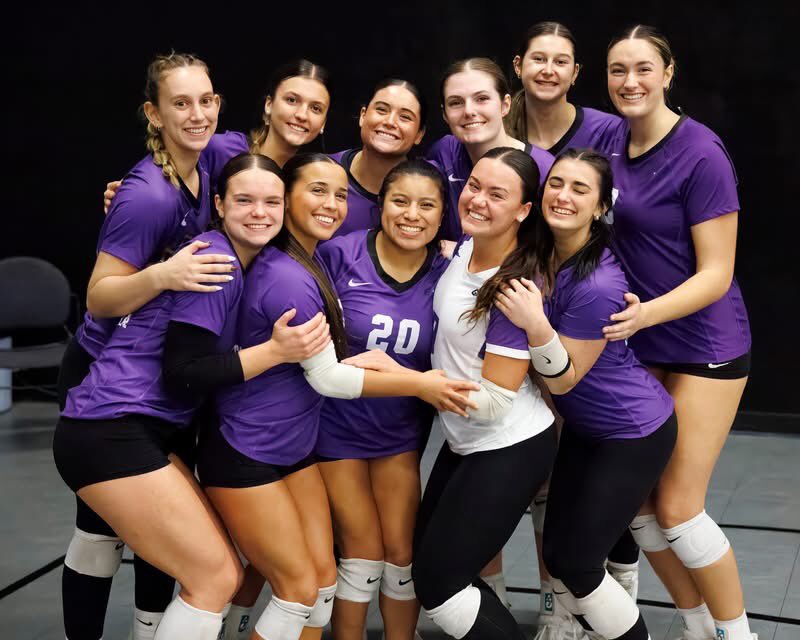 1 Thessalonians 5:18-“Give thanks in all circumstances; for this is God’s will for you in Christ Jesus.” We are thankful for moments like this and a season to celebrate! Thank you to all the families, friends, and fans that supported us this season! #TIGS <a href="/OuachitaTigers/">Ouachita Athletics</a>