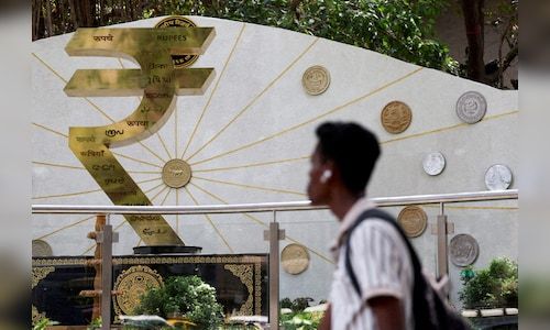 CNBCTV18News's tweet image. #MuthootMicrofin approves ₹450-crore private placement of NCDs

@jpullokaran

buff.ly/tojFi3o