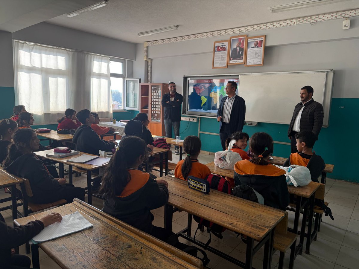 İlçe Milli Eğitim Müdürümüz Yusuf GÜZEL, Ortaşar Ortaokulunu ziyaret ederek öğretmen ve öğrencilerimizle bir araya geldi.

<a href="/cinarkaymakamlk/">T.C. Çınar Kaymakamlığı</a> 
<a href="/Z_Erdogan53/">Zikrullah ERDOĞAN</a> 
<a href="/Diyarbakirmem/">Diyarbakır İl Millî Eğitim Müdürlüğü</a> 
<a href="/sadoglu_salih/">Salih Sadoğlu</a> 
<a href="/ysf_gzl_/">YUSUF GÜZEL</a>