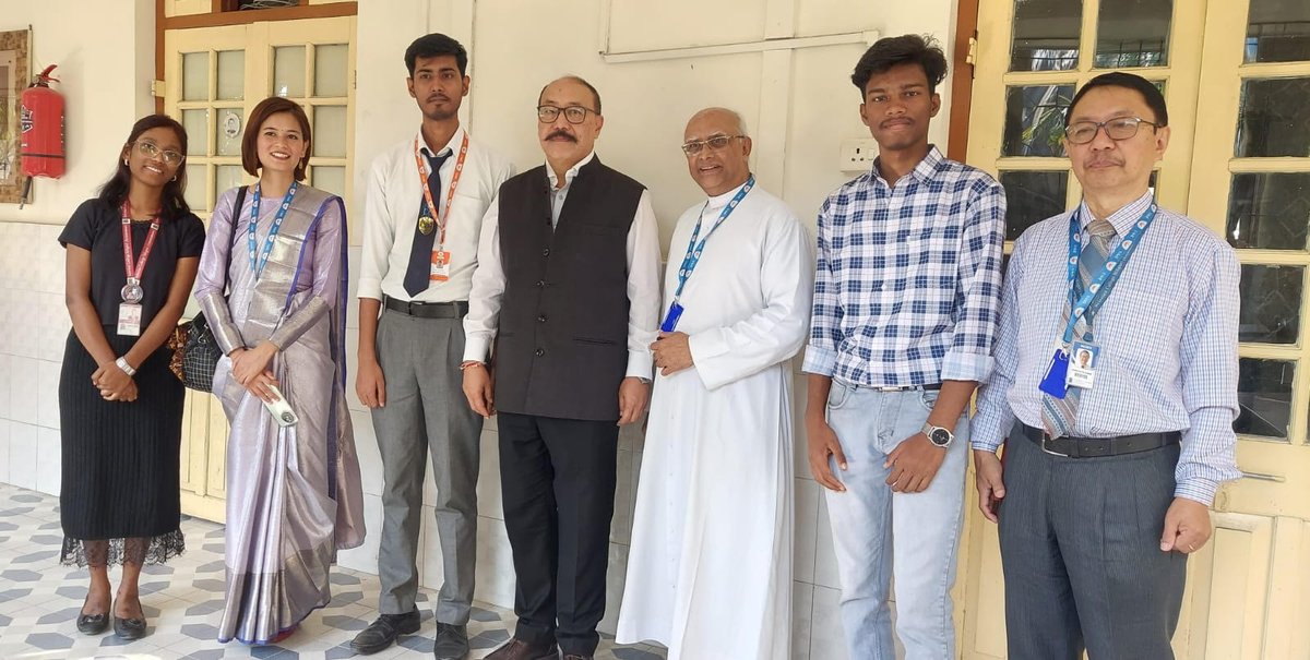 ius_sdb's tweet image. 🇮🇳 Research Students from #Salesian College developed a #heartattack prediction prototype, led by Anand Kumar with Ronish Minj, Othniel Samuel and Rahul Kumar Sah. The team earned praise from authorities who encouraged them to patent the #project and explore #startup potential.