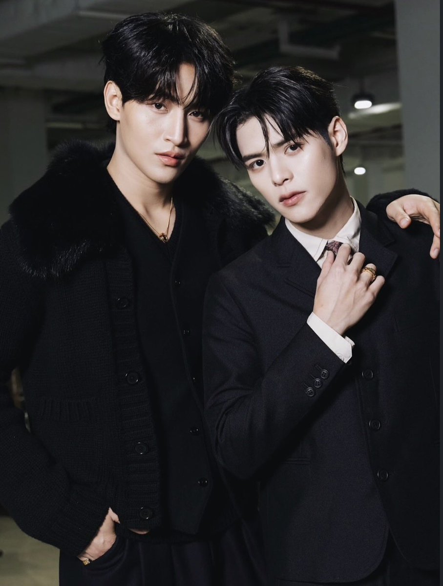 ohmpoon_usa's tweet image. Ohm IG Post Update
(IG:ohm_thitiwat)
Caption: ⚫️⚪️
-
What does admin notice in all these pictures? The matching rings. 🙂‍↕️

OHMPOON MAGIC VIBES 2026

#gmmtv2026  #ohmpoon #OhmThitiwat #poon_mit12 #โอห์มปู