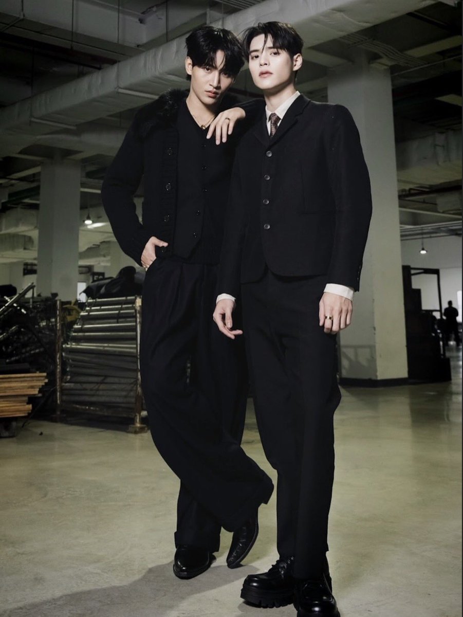 ohmpoon_usa's tweet image. Ohm IG Post Update
(IG:ohm_thitiwat)
Caption: ⚫️⚪️
-
What does admin notice in all these pictures? The matching rings. 🙂‍↕️

OHMPOON MAGIC VIBES 2026

#gmmtv2026  #ohmpoon #OhmThitiwat #poon_mit12 #โอห์มปู