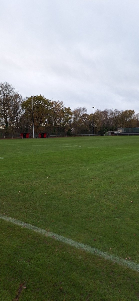 BrushesNwltd's tweet photo. Mild damp day , grrr
Pitch cleaned up a bit, made some nice rows of ππ and swept em up.
Needs a trim π±
Used the Towed T-brush on the back of the mower. #nicejob https://t.co/mxWkuuyMN3