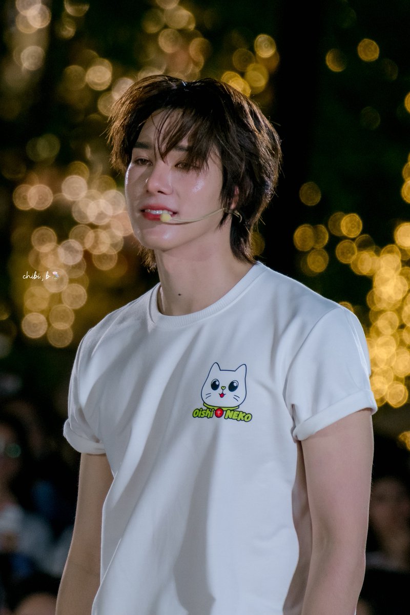 FBCK MY LIFE HOW IS HE EVEN REAL THIS IS ILLEGAL NANI HIRUNKIT