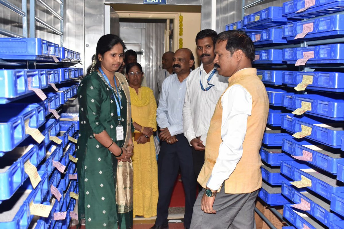 csbmot's tweet image. Member Secretary @csbmot Shri P. Sivakumar, IFS, accompanied by Dr. Manthira S. Moorthy, Director, @nssocsb inaugurated the newly extended cold room facilities at the Silkworm Egg Preservation Centre, Hosur on 27.11.2025. He appreciated CSB-NSSO for strengthening egg preservation…