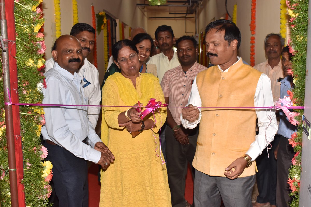 csbmot's tweet image. Member Secretary @csbmot Shri P. Sivakumar, IFS, accompanied by Dr. Manthira S. Moorthy, Director, @nssocsb inaugurated the newly extended cold room facilities at the Silkworm Egg Preservation Centre, Hosur on 27.11.2025. He appreciated CSB-NSSO for strengthening egg preservation…