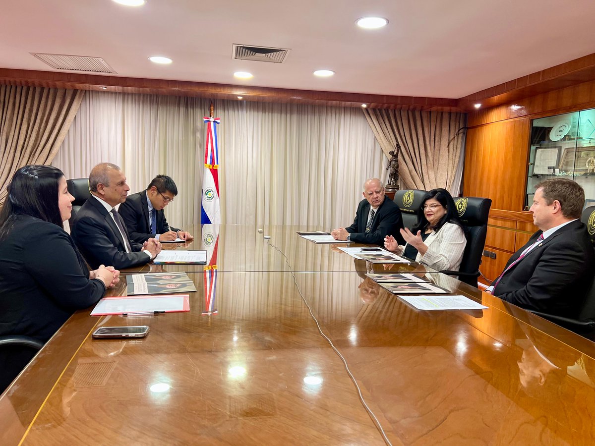 PoderJudicialPY's tweet image. 🔴 Autoridades judiciales recibieron visita protocolar de representante de Singapur

➕Info: pj.gov.py/notas/29078-au…