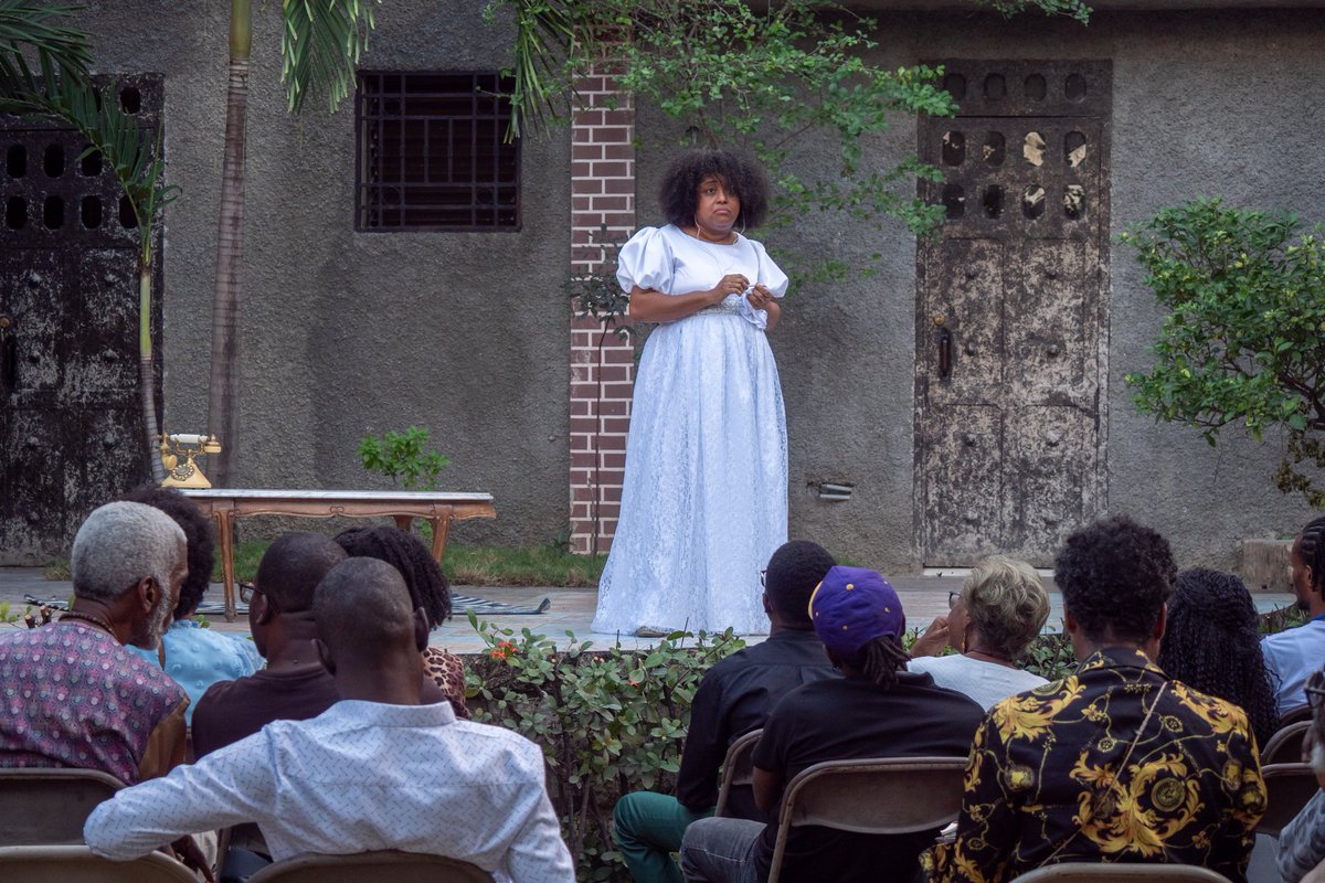 Avec “VWA MOUN”, Stéphanie Saint-Louis a offert une interprétation d’une rare puissance, portée par la mise en scène sensible et audacieuse de Guy Régis Jr. Un moment fort qui a marqué la deuxième journée de la 22ᵉ édition du Festival Quatre Chemins.
1/2
📸 <a href="/Cardelson08/">Carvens Adelson</a>