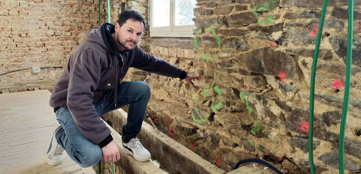 En Une de notre édition du jour : la mésaventure de la famille Van Thuyne à La Haie-Traversaine, dans le Nord-#Mayenne. En l'espace de 5 mois, la mérule a ravagé leur maison, les contraignant à l'exil chez les grands-parents et à de très coûteux travaux
👉 lecourrierdelamayenne.fr/actualite-3691…