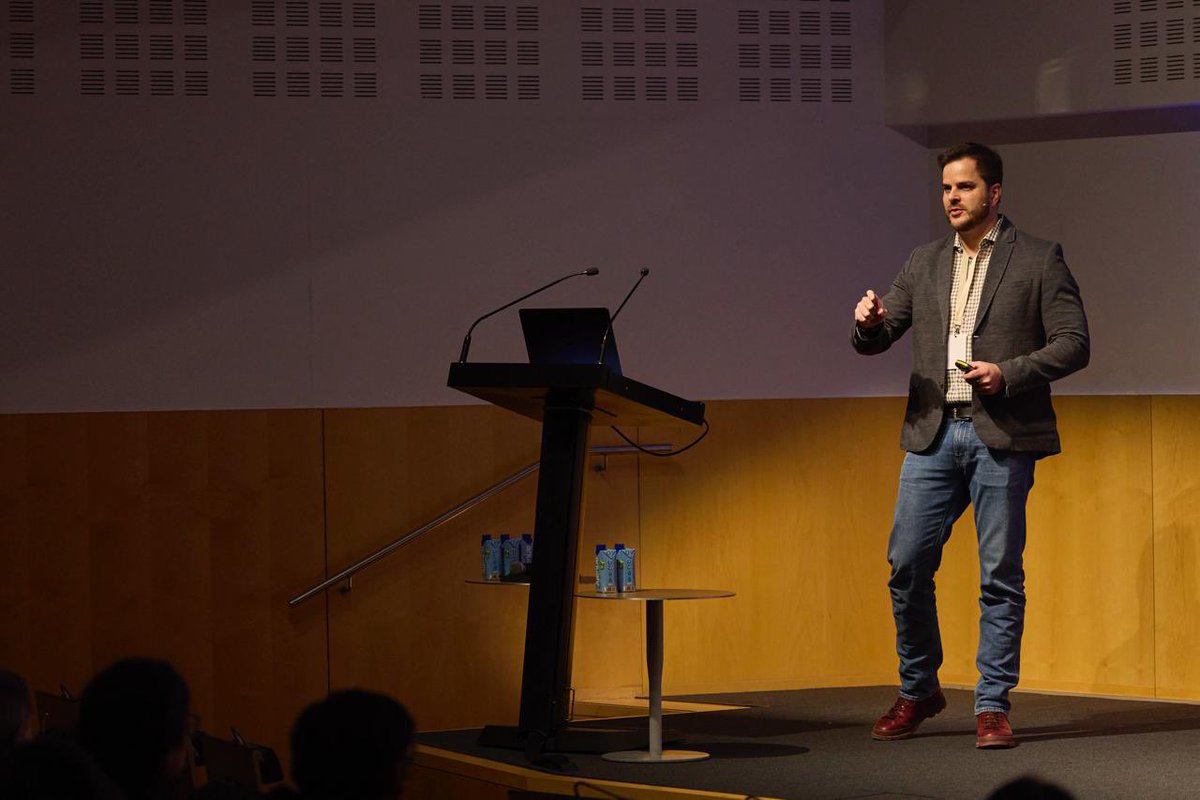 plainconcepts's tweet image. Ariel Hernández nos ha presentado “Databricks Unleashed” en el #STechDay2025bcn 🚀
Ha mostrado cómo evolucionar del manejo tradicional de #datos hacia la inteligencia de datos que impulsa innovación y decisiones estratégicas.

¡A seguir disfrutando de la jornada! 🤲🏼