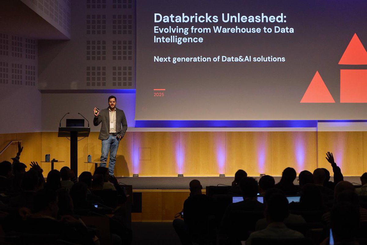 plainconcepts's tweet image. Ariel Hernández nos ha presentado “Databricks Unleashed” en el #STechDay2025bcn 🚀
Ha mostrado cómo evolucionar del manejo tradicional de #datos hacia la inteligencia de datos que impulsa innovación y decisiones estratégicas.

¡A seguir disfrutando de la jornada! 🤲🏼