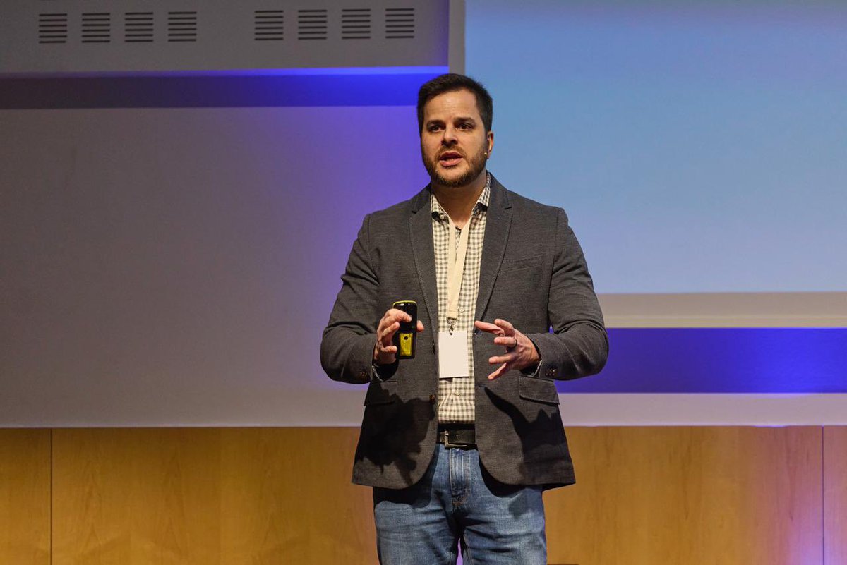 plainconcepts's tweet image. Ariel Hernández nos ha presentado “Databricks Unleashed” en el #STechDay2025bcn 🚀
Ha mostrado cómo evolucionar del manejo tradicional de #datos hacia la inteligencia de datos que impulsa innovación y decisiones estratégicas.

¡A seguir disfrutando de la jornada! 🤲🏼