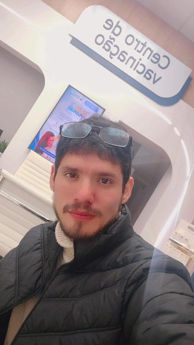 You can't hide who you are
11: 59, your heart's racin', you're growlin'
and we both know why
Yeah, we both know why