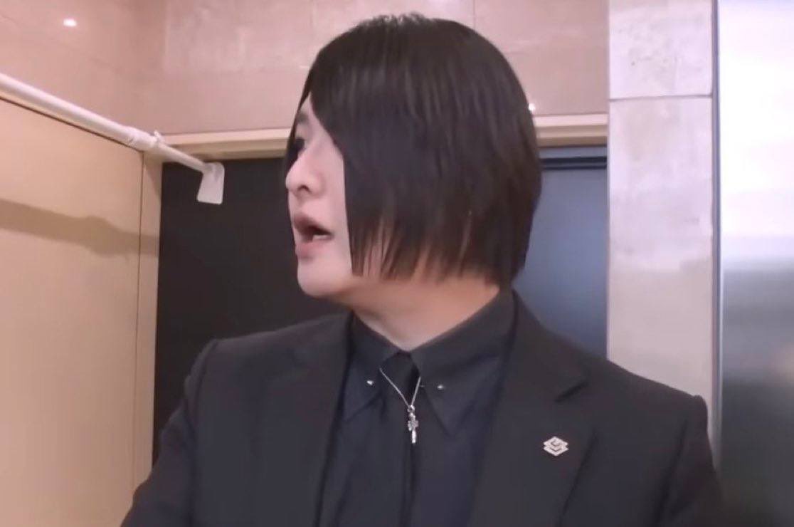 mn_neko_mn's tweet photo. 裕典くん裕典くん
曲知らないのにサークル作って、その後サビ来ない時あるでしょ？
ああいう時、警察呼んじゃって良いから。
もう俺らの手に負えないから。 https://t.co/KZkNZOa6mX