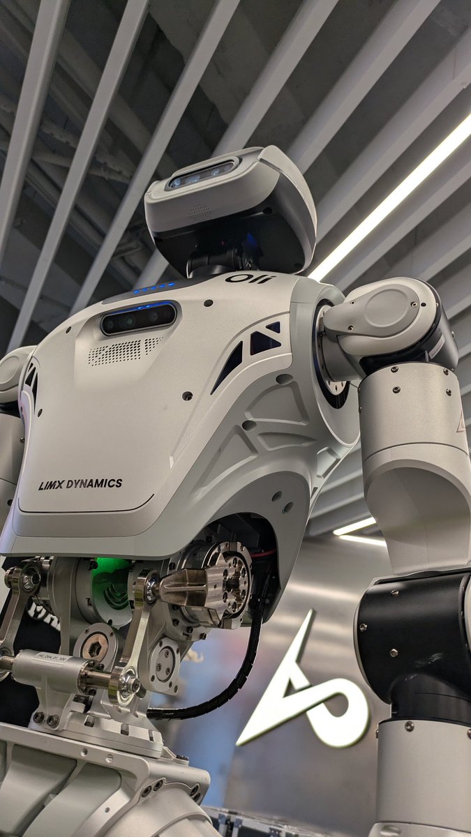 ZappyZappy7's tweet image. ロボティクスをより深く理解するための旅
5社目はLimX Dynamics
人型ロボットの動きがキレキレだった。人の会話にも反応
ロボットの製造現場の見学ができてよかった。人型ロボットが数十台並ぶと迫力がある ※現場の撮影NG

#humanoidrobot #Oli #tron1 #bipedal #shenzhen #LimXDynamics