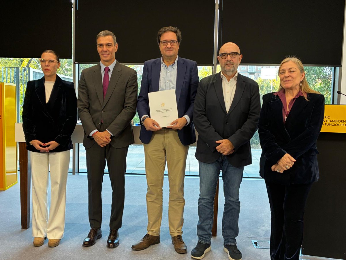 CSIFnacional's tweet image. Hoy firmamos el acuerdo que desbloquea la subida salarial que nos debían desde enero y los retrasos. Por fin empieza a mejorar la situación de las empleadas/os públicos.

🗣 Tras meses de protestas, hemos conseguido el mejor acuerdo posible para como está el país, con mucha…