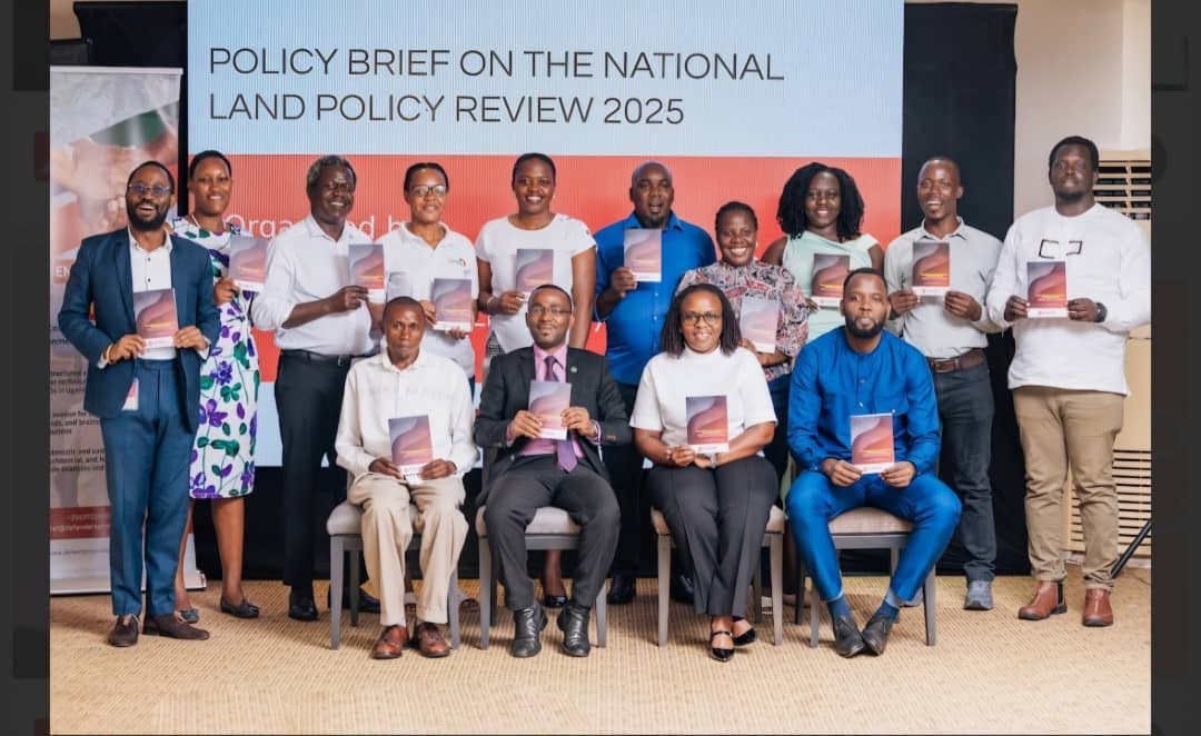 YCED_Uganda's tweet photo. #Uganda: under the  auspices of Land and Environmental Defenders Taskforce #LEDTAF, Our E.D @ImamuMugisha shared the findings of the 4th #EITI Report. 
He further highlighted key advocacy issues that #LEDTAF can undertake to ensure even a more transparent extractives sector. https://t.co/zZoKwGGsYJ