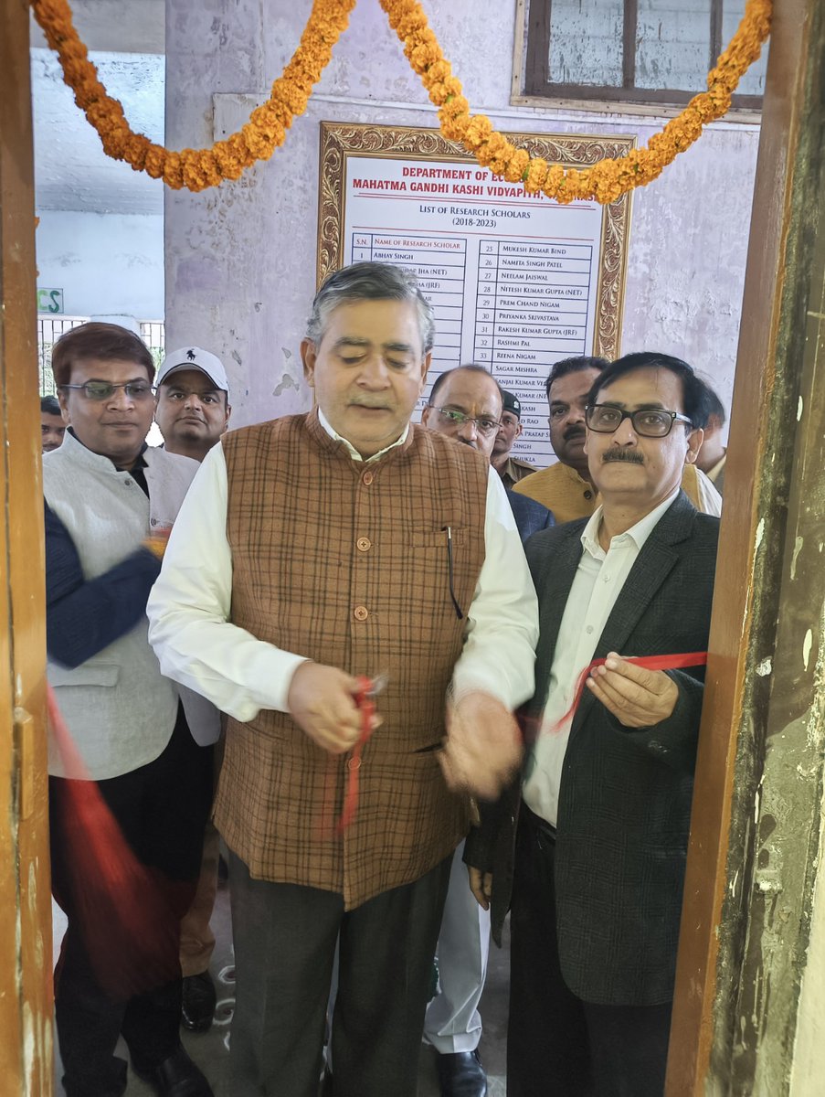आज राजनीति विज्ञान विभाग में Career Counseling Center का उद्घाटन माननीय कुलपति जी ने किया।
<a href="/PROofficeMGKVP/">Public Relations Officer- MGKVP</a>
<a href="/VCofficeMGKVP/">VC-MGKVP</a>
<a href="/mgkvpofficial/">Mahatma Gandhi Kashi Vidyapith</a>
