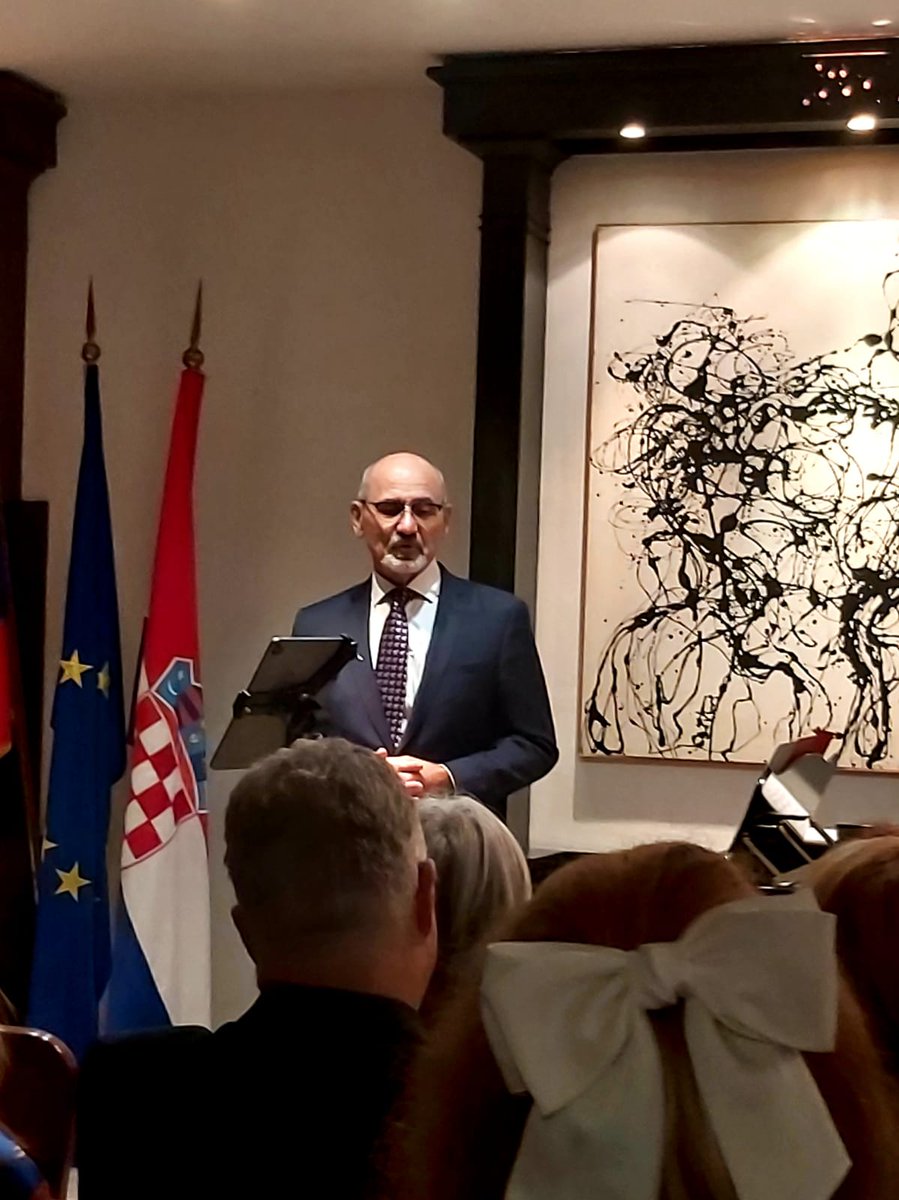 A beautiful evening at the Croatian Embassy in Ljubljana! 🇭🇷✨

Trio MiseEnScene filled the Embassy with wonderful music celebrating Croatian culture.

Thanks to everyone who joined us — and a big thanks to <a href="/min_kulture_hr/">Ministarstvo kulture i medija</a> for supporting this project.