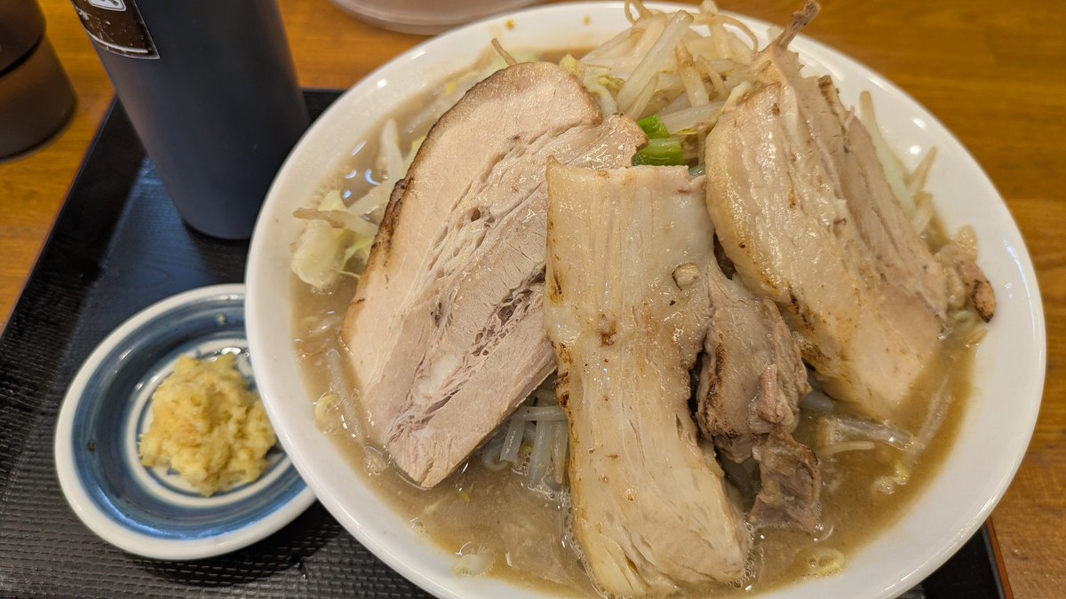 gnkb5566's tweet photo. 仙台市青葉区中山
#魔界ラーメン月光　様
男峠　豚２枚追加　1,200円也
去る11/24
#東日本ラーメン研究所　様
２周年記念に伺えなかったため…
同盟店！？にて御祝させて頂くことに相成りました…
相変わらずの絶品完全食で☺️
生姜マスト☺️
ごちそうさまでした😊
#ラーメン　#仙台市ラーメン　#G系

## https://t.co/vJcTDOSZpO