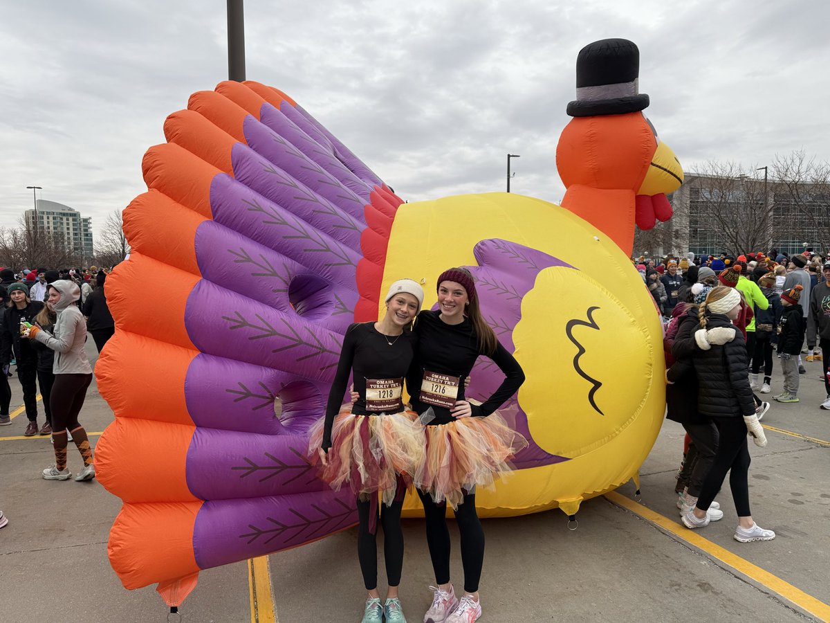 Starting Thanksgiving day off right with the turkey trot! 🦃🏃‍♀️🏃‍♂️🙏